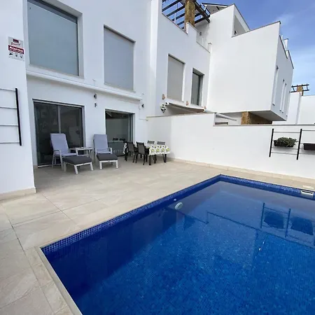 度假居 Modern In With Private Pool *