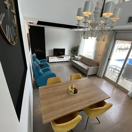 Modern In With Private Pool 度假居