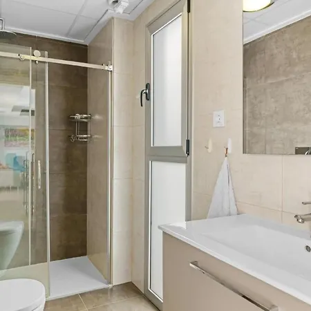 Modern In With Private Pool 托雷维耶哈